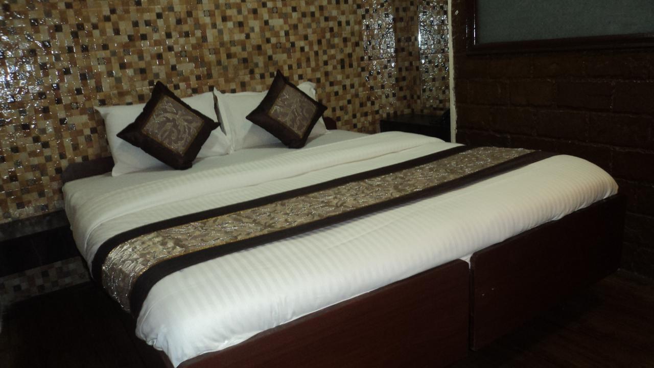 Benazeer Hotel Bombay Exterior foto