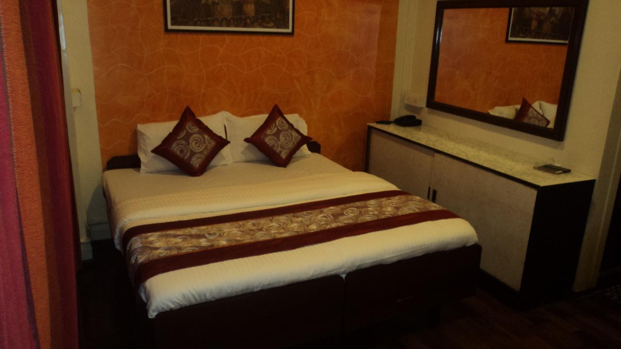 Benazeer Hotel Bombay Exterior foto