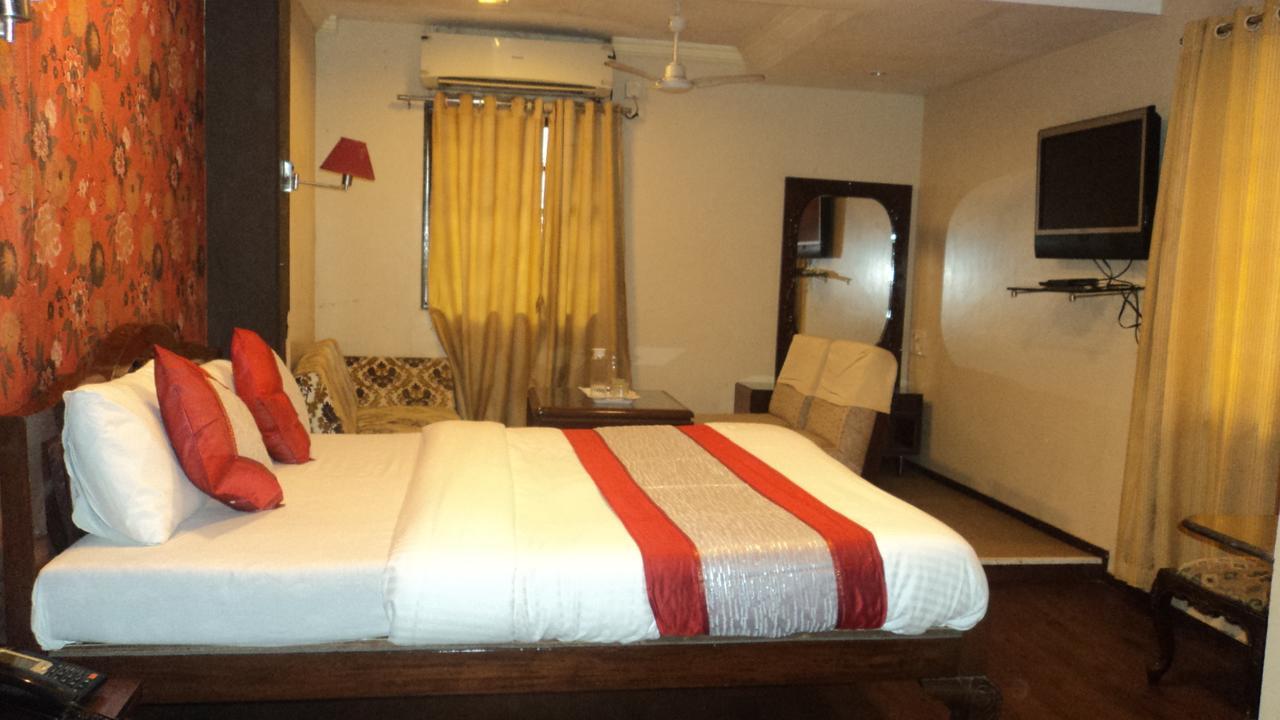 Benazeer Hotel Bombay Exterior foto
